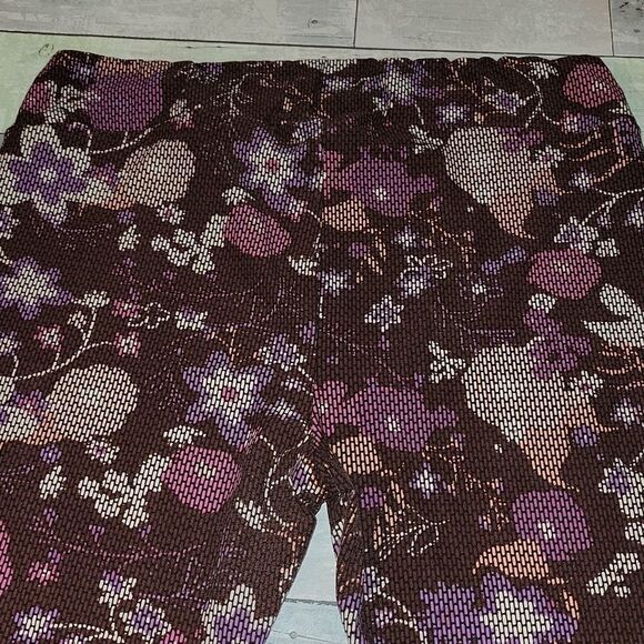 Lularoe Tall & Curvy 2 Leggings - Picture 4 of 4